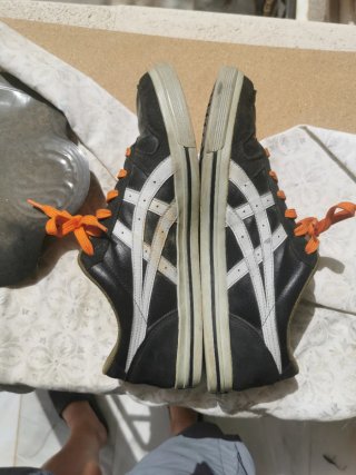 Asics Tiger Beige/Negro. Talla 45