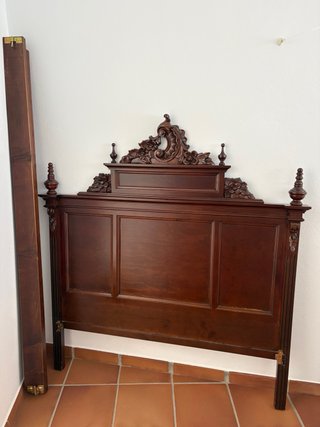Dormitorio de matrimonio de  madera labrada