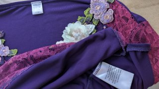 Blusa floral granate con encaje