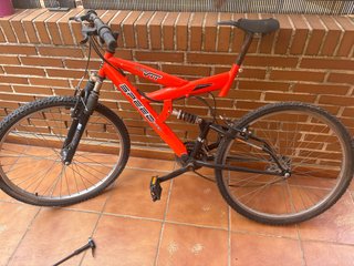 Bicicleta Montaña Roja VTT.