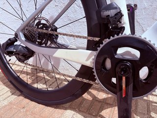 Bicicleta BH aerolight SRAM Force AXS