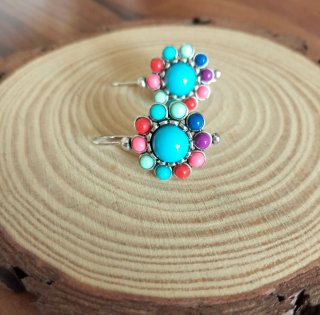 Pendientes plateados colores.