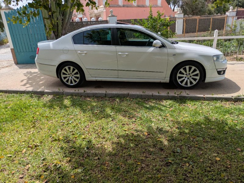 Volkswagen Passat  R line - foto 1