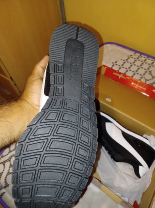 Zapatillas Puma Negras y Blancas Talla 46