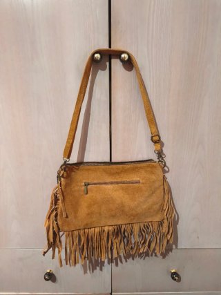 Bolso marrón ante flecos