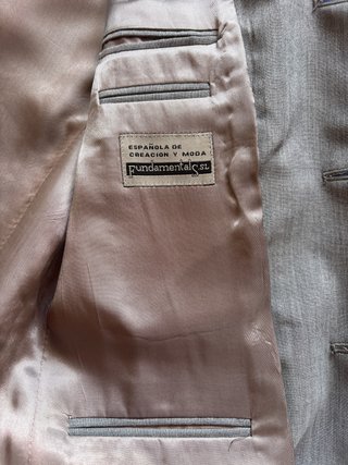 Traje gris hombre