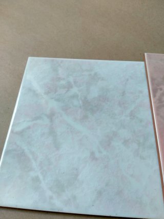 Azulejos grises y salmón