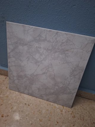 Azulejos grises y salmón