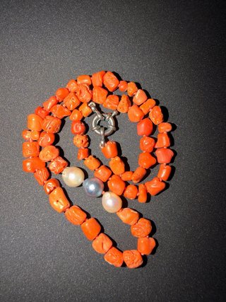 Collar coral y perlas