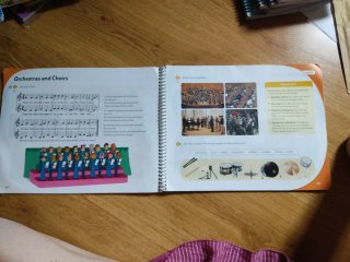 MUSIC IN TUNE 5 PRIMARY STUDENT'S BOOK