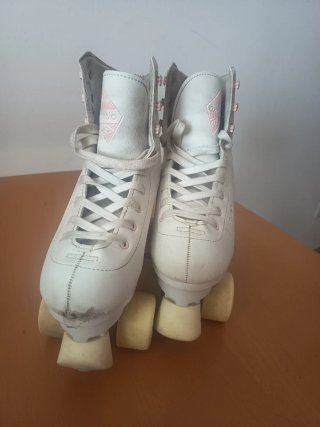 Patines 4 ruedas blancos Talla 38 + protecciones