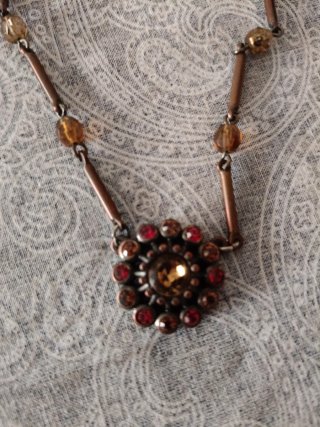 Conjunto bisutería: gargantilla y pendientes