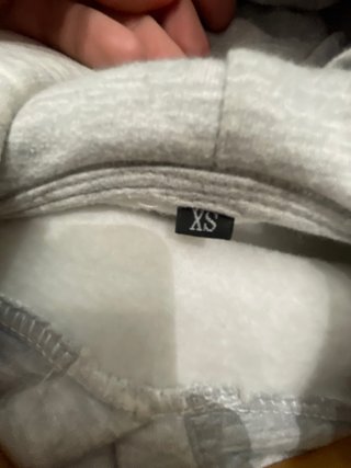 Sudadera Syna Gris con Diseño Rosa