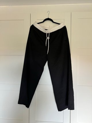 Pantalón negro casual talla L