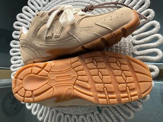 New Balance x Miu Miu Beige/Marrón
