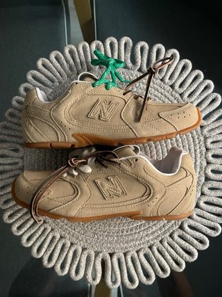 New Balance x Miu Miu Beige/Marrón