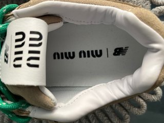 New Balance x Miu Miu Beige/Marrón