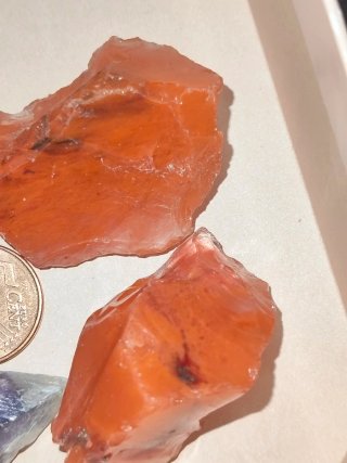 Lote piedras: 2 cuarzo Cereza, 2 Fluoritas, 1 Rubí