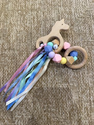 Sonajero unicornio madera y silicona