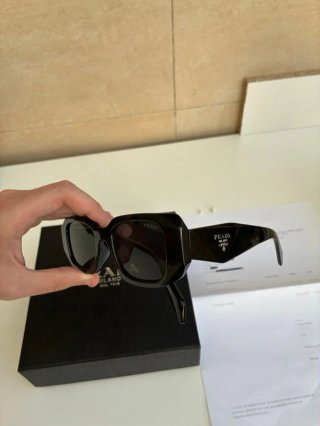 Gafas de sol Prada negras