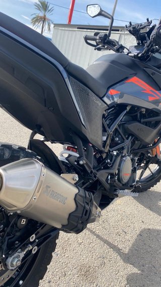 KTM 390 Adventure Negra y Naranja