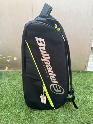 Paletero Bullpadel Advance Negro y Verde
