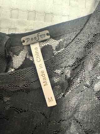 Elegante blusa de encaje negra