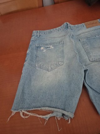 Pull&Bear Pantalón Corto Roto Talla 46