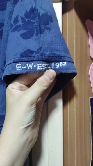 Polo azul estampado