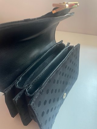 Bolso negro topos cadena dorada