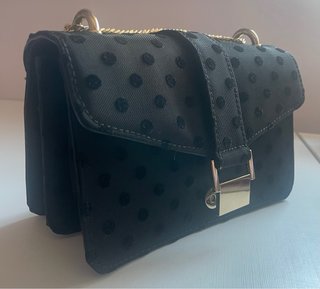 Bolso negro topos cadena dorada