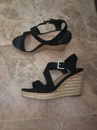 Sandalias cuña esparto ante negro