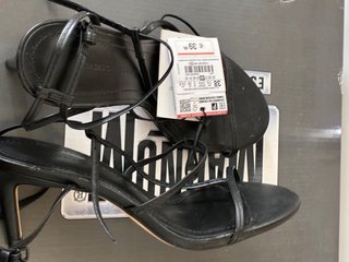 Sandalias Zara Piel Negras Talla 38 sin estrenar