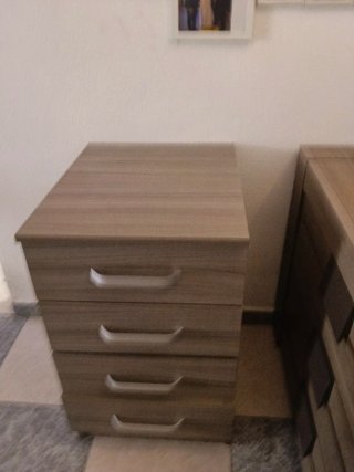 Cajonera de madera y plástico En perfecto estado