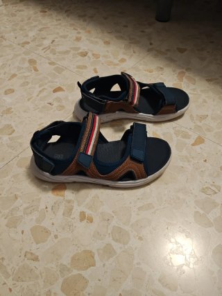 Sandalias niño azul y marrón