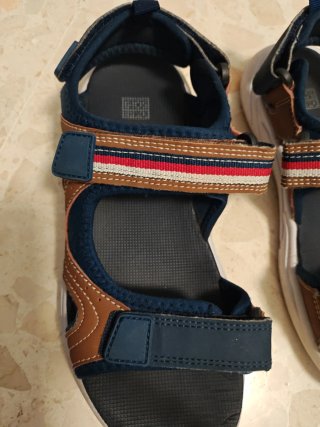 Sandalias niño azul y marrón