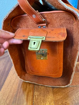 Maleta médica vintage de Cuero (Egipto, años 90).