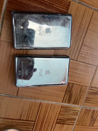 2 iPod Classics Apple (Negro y Blanco)
