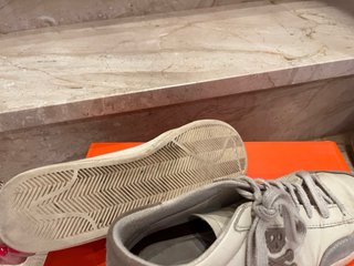 Zapatillas Scalpers Blancas y Grises