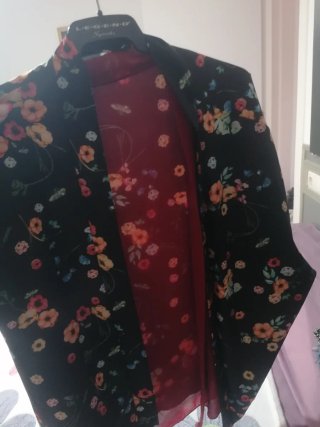 Chaqueta negra con cuello de pelo