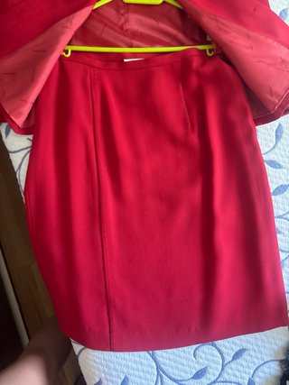 Conjunto Chaqueta y Falda Roja
