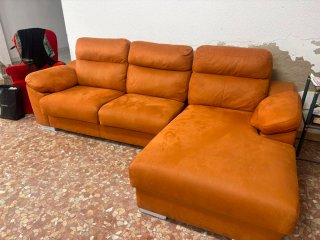 Sofá modular naranja tipo chaise longue