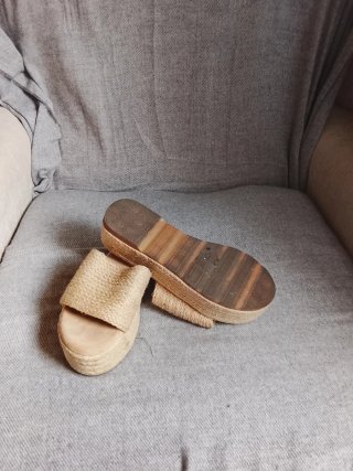 Sandalias cuña esparto beige
