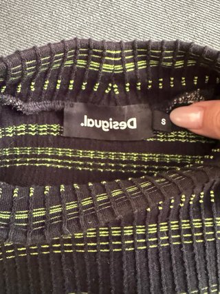 Top Desigual Negro y Amarillo Talla S