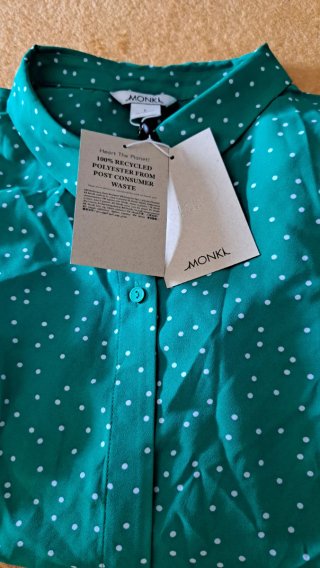 Blusa MONKI verde lunares blancos talla L