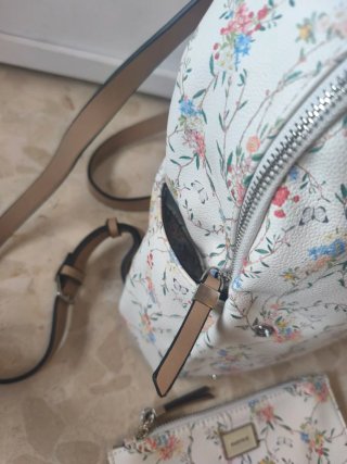 Mochila Parfois floral blanca. Sólo envío