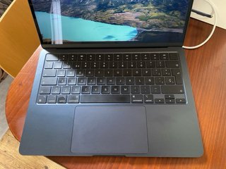 MacBook Air M2 13” negro espacial