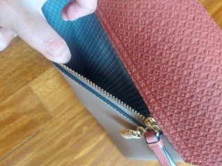 Bolso bandolera granate y gris