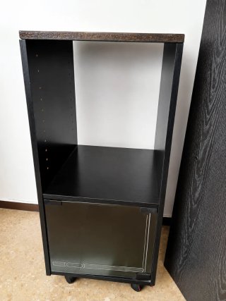Mueble para tocadiscos con ruedas