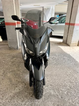 Yamaha Xmax 400 - Versión Iron Max